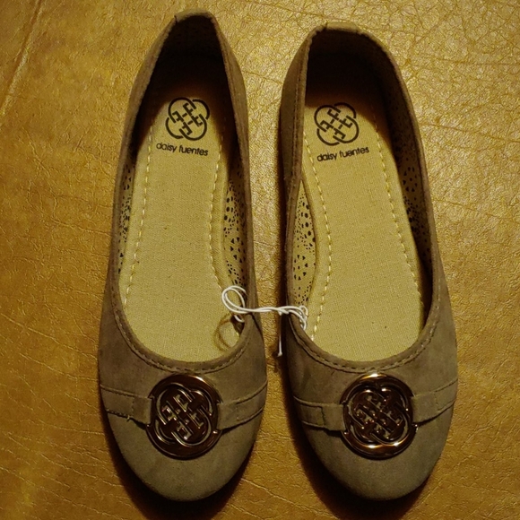 NEW Daisy Fuentes flats - Picture 2 of 3